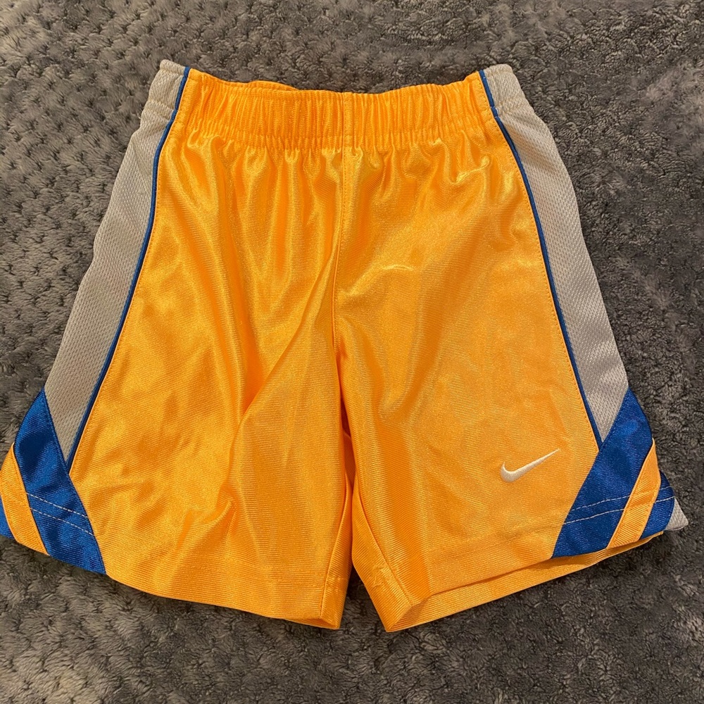 EC adorable bright orange Nike boys sz4T shorts